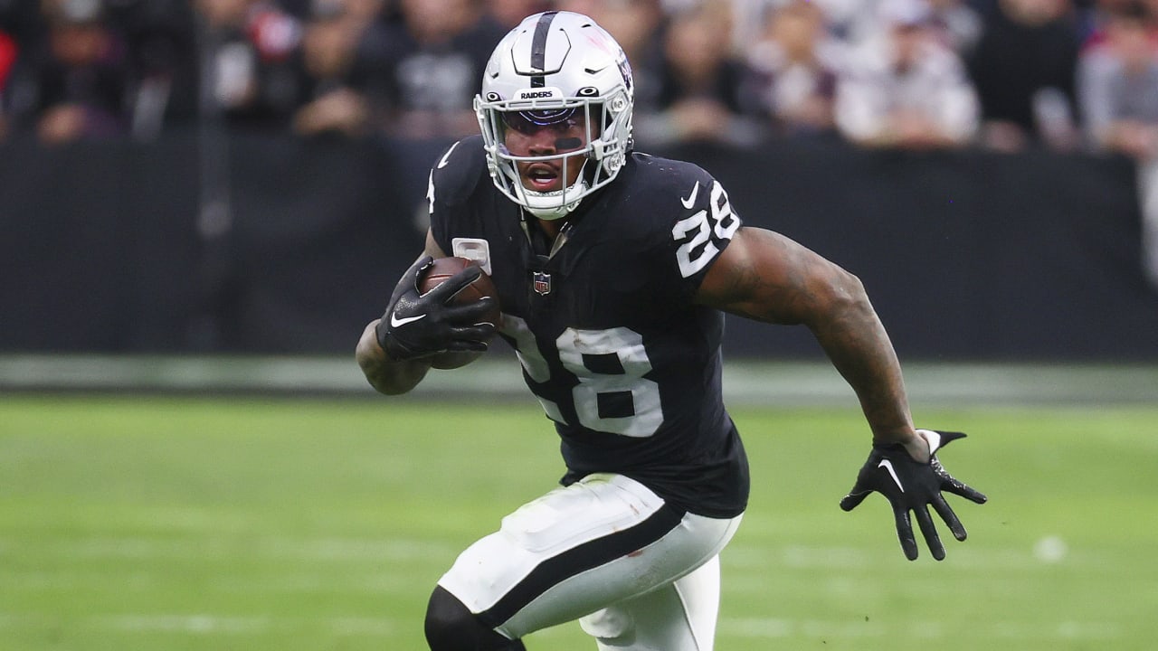 Josh Jacobs Secures Lucrative One-Year Contract with Raiders