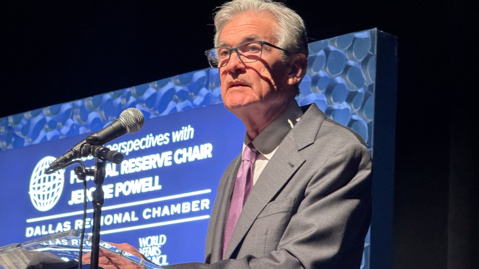Powell Signals Cautious Approach to Rate Cuts Amid Inflation Concerns