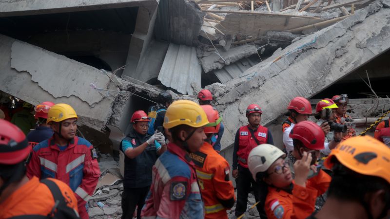 Featured image for Rescue Underway for Students Trapped in Indonesia School Collapse