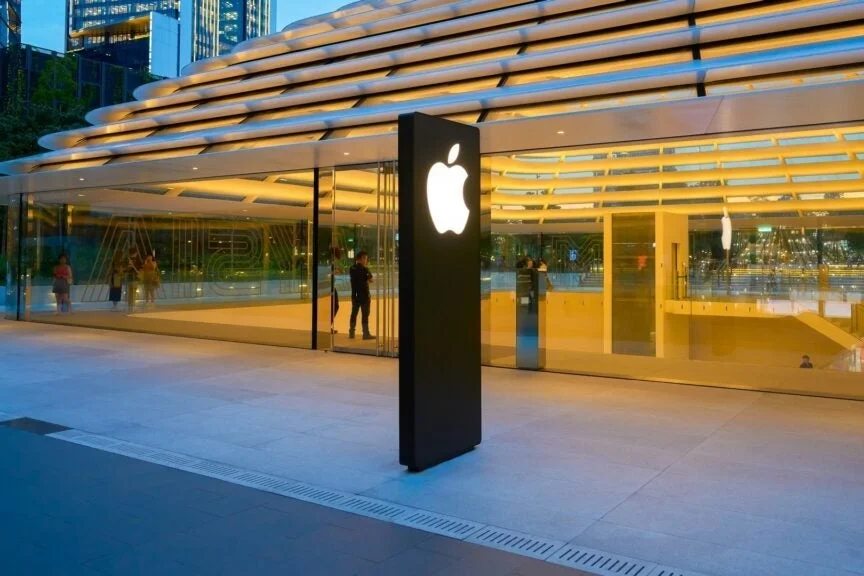 Featured image for Apple's Leadership Shuffle: Tim Cook's Future and the Next Generation