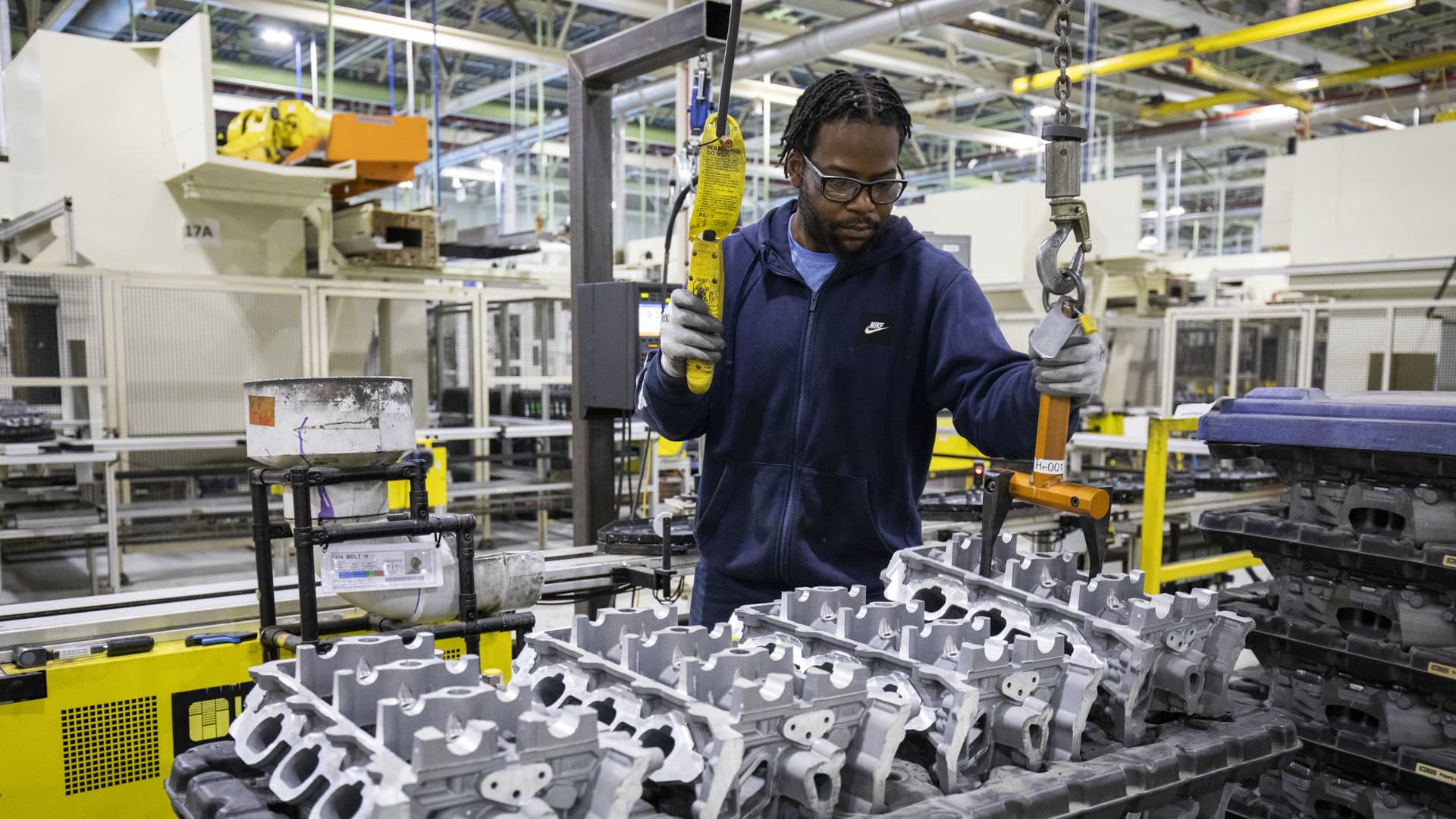 "Surprising 4.9% GDP Growth in Q3 Boosts U.S. Economy"
