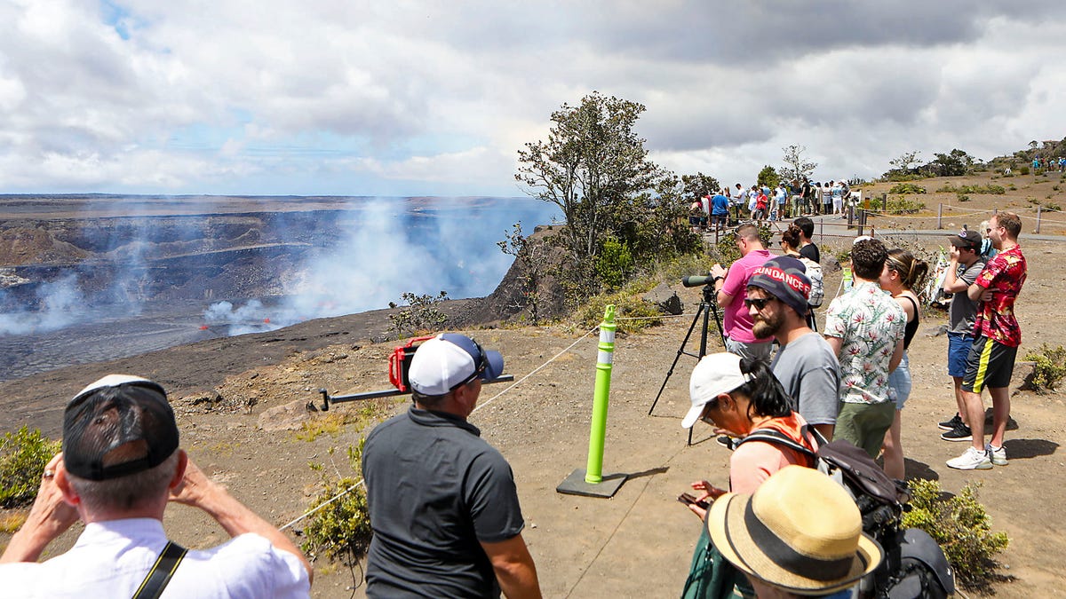 Insights and Warnings for Tourists as Kilauea Volcano Erupts in Hawaii