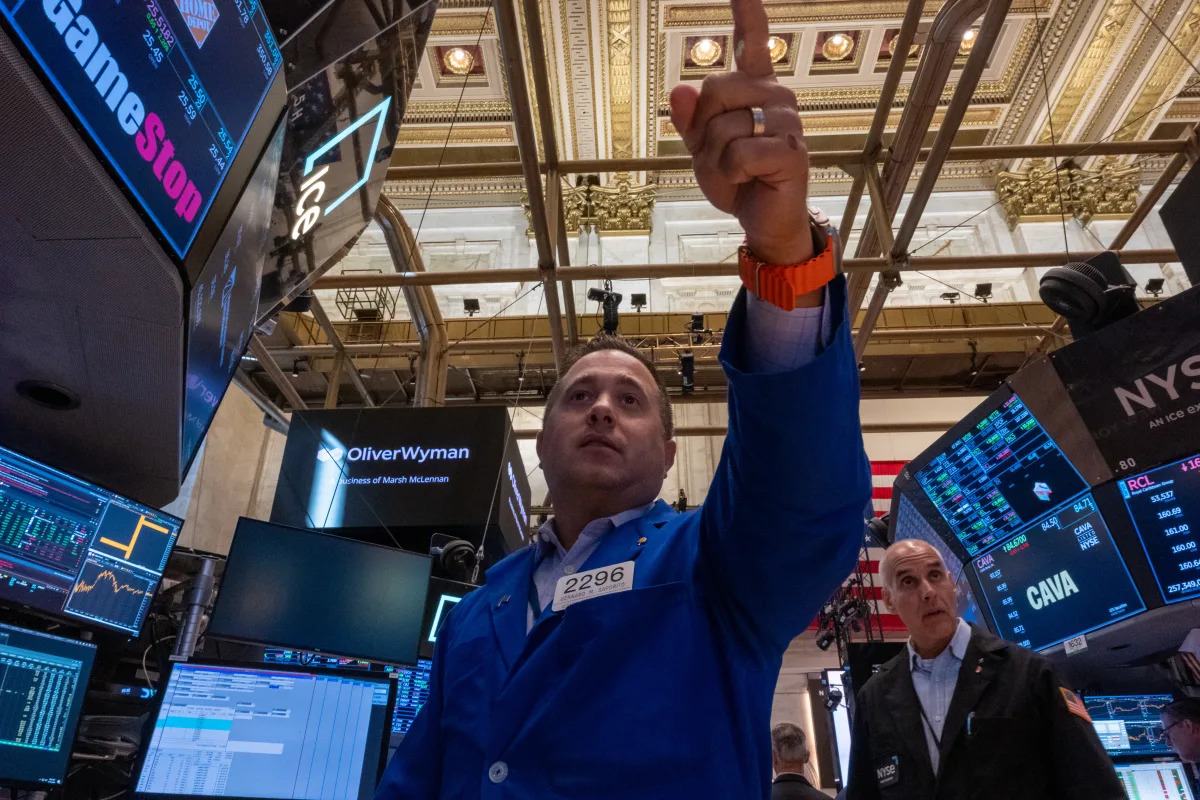 Dow Hits Record High Amid Trump-Driven Market Optimism