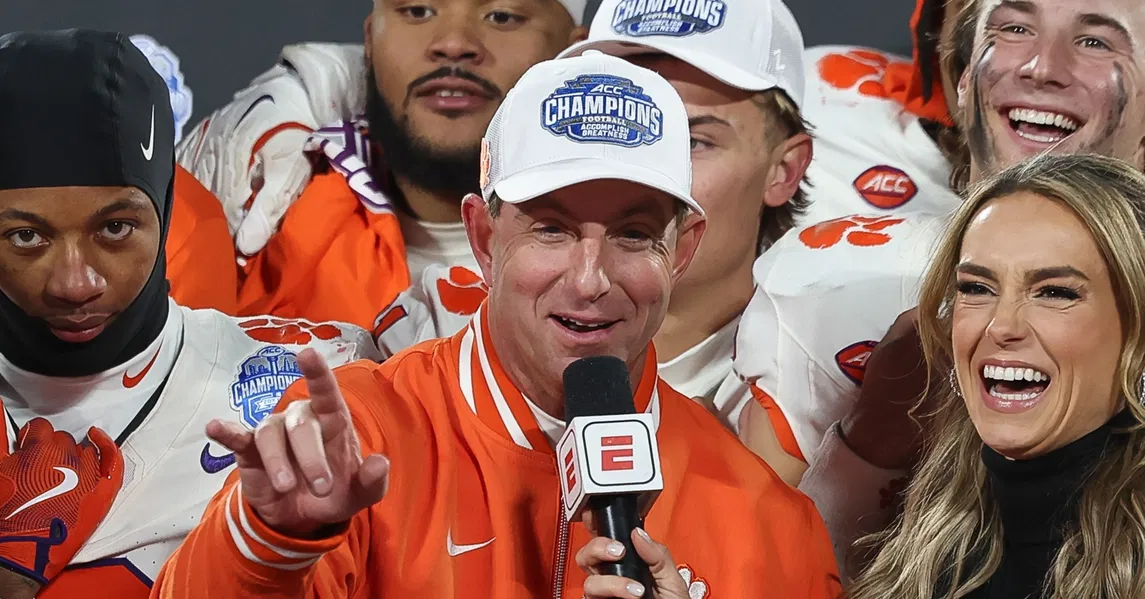 Featured image for College Football's Transfer Portal: Top Players and Team Shake-Ups