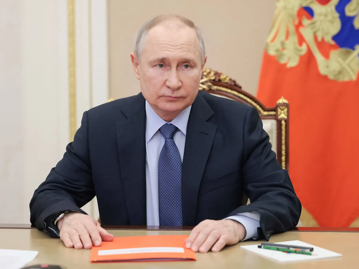 Former CIA Chief Warns Putin's Life in Danger