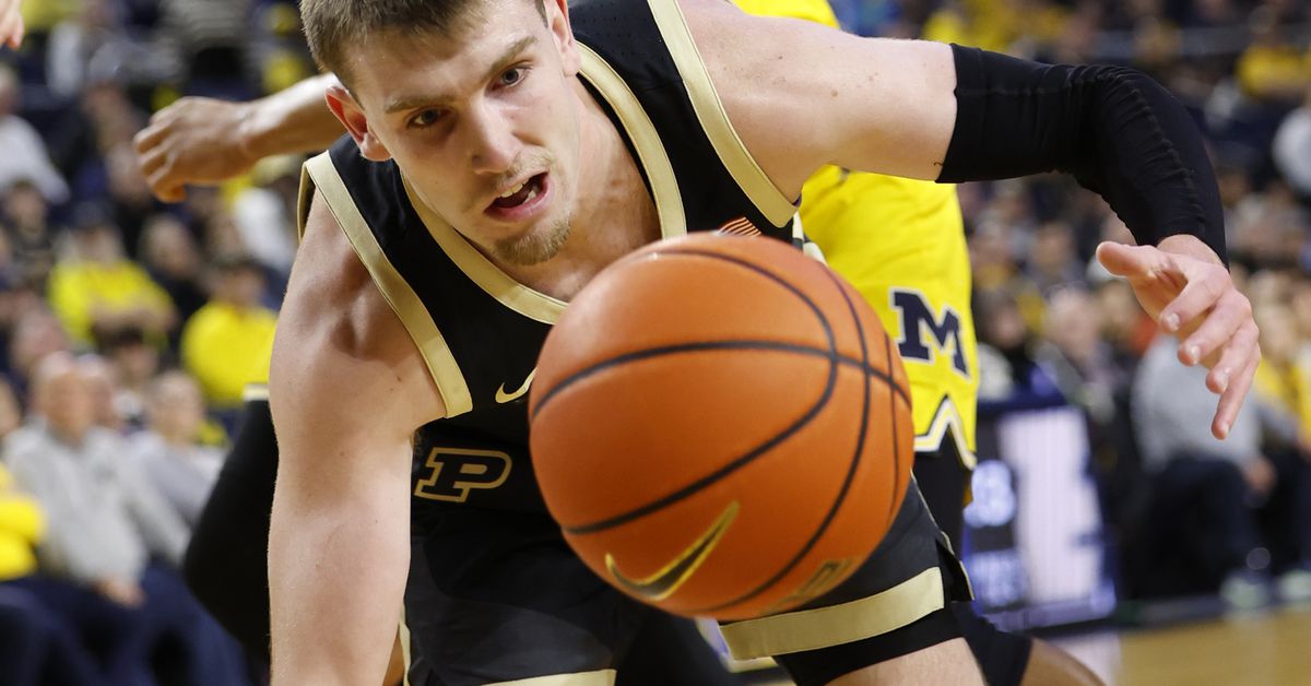 Featured image for "Purdue's Edey Dominates as Boilermakers Defeat Michigan 84-76"