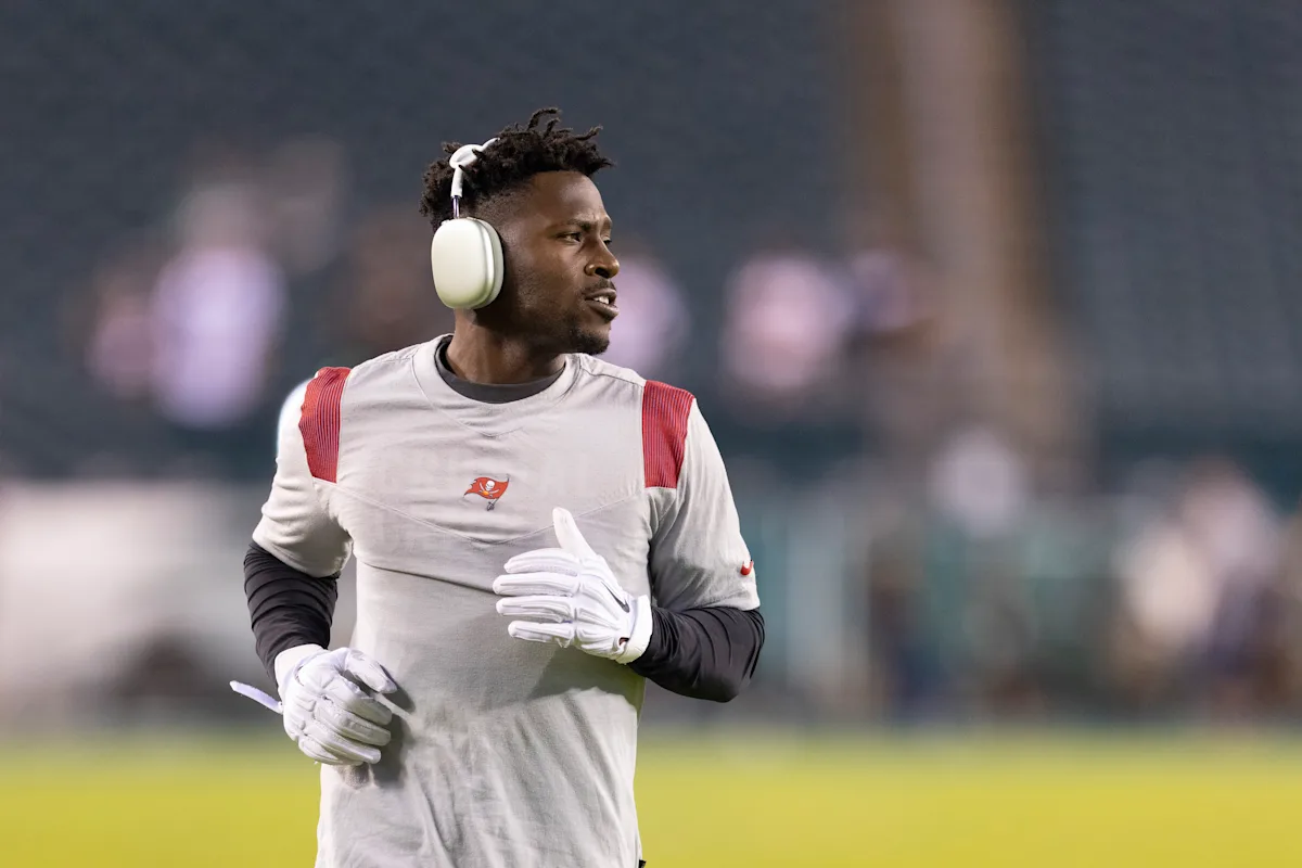 Antonio Brown Wanted for Attempted Murder After Miami Boxing Incident