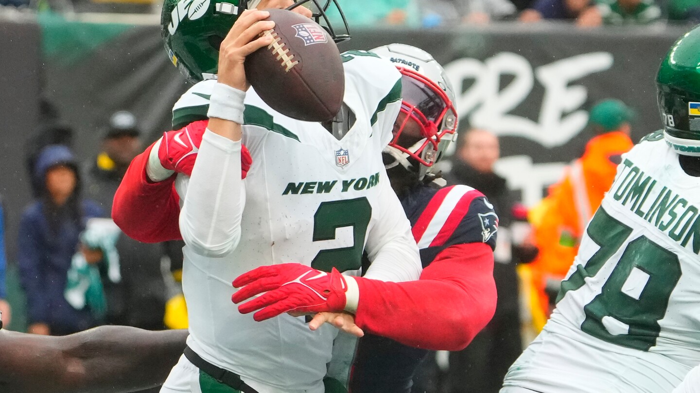 Jets' Coach Robert Saleh Stands by Zach Wilson Despite Frustrations and Criticism