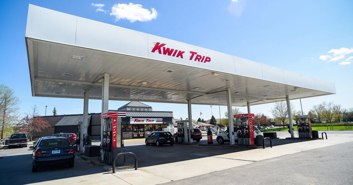 Featured image for "Kwik Trip to Stop Selling Bagged Milk in May After 40 Years"