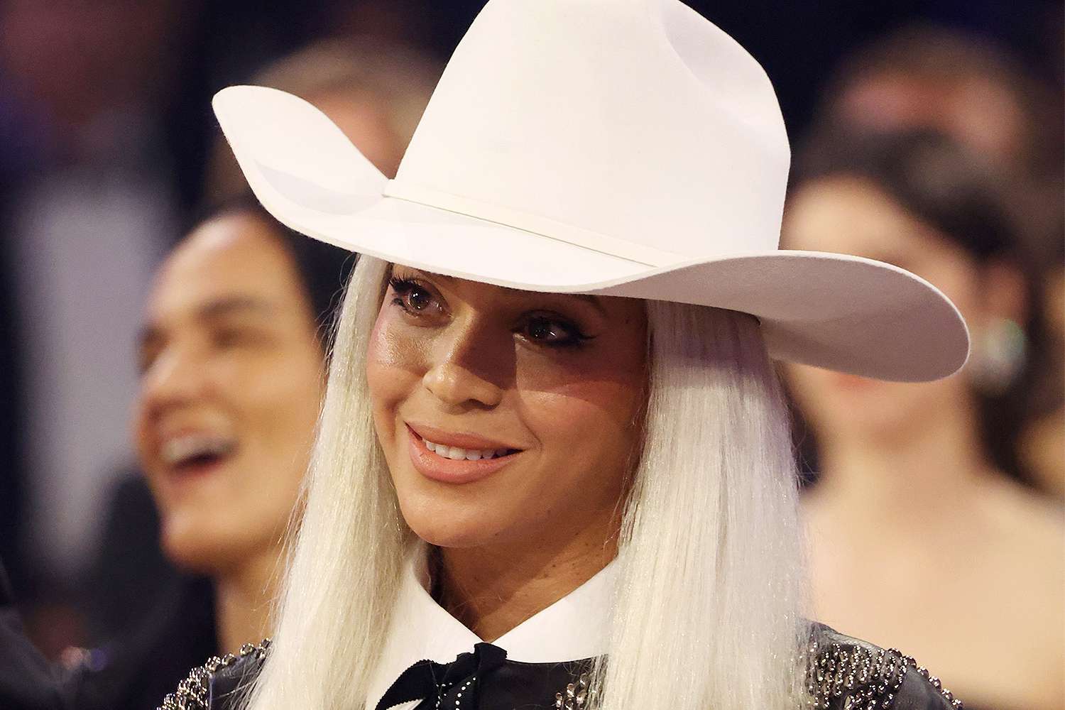 "Beyoncé Unveils Country Album 'Act II' and Debuts Two Songs at Super Bowl"