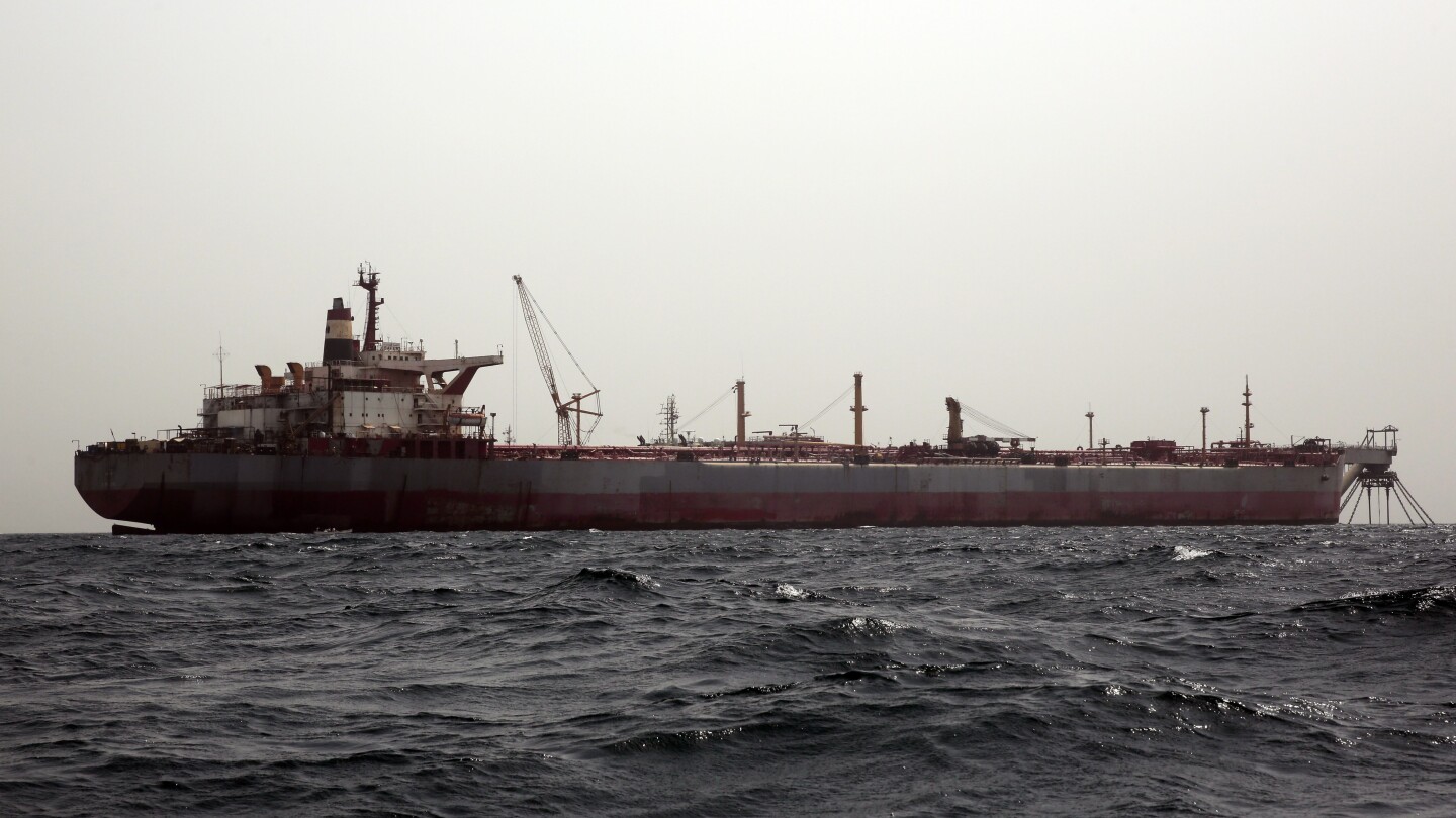 "UN Reports Over 1 Million Barrels of Oil Extracted from Decaying Yemeni Tanker"