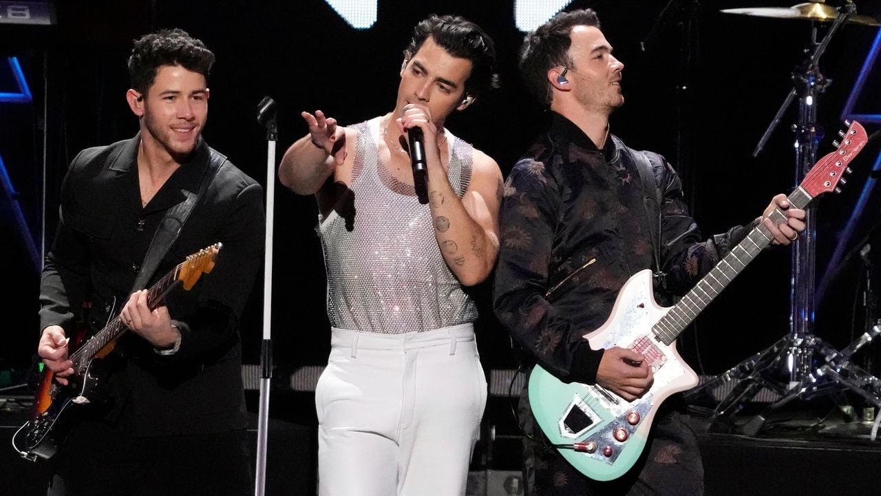 Featured image for "Jonas Brothers: From Private Concerts to Ambitious Tours, Rain Can't Stop Them"