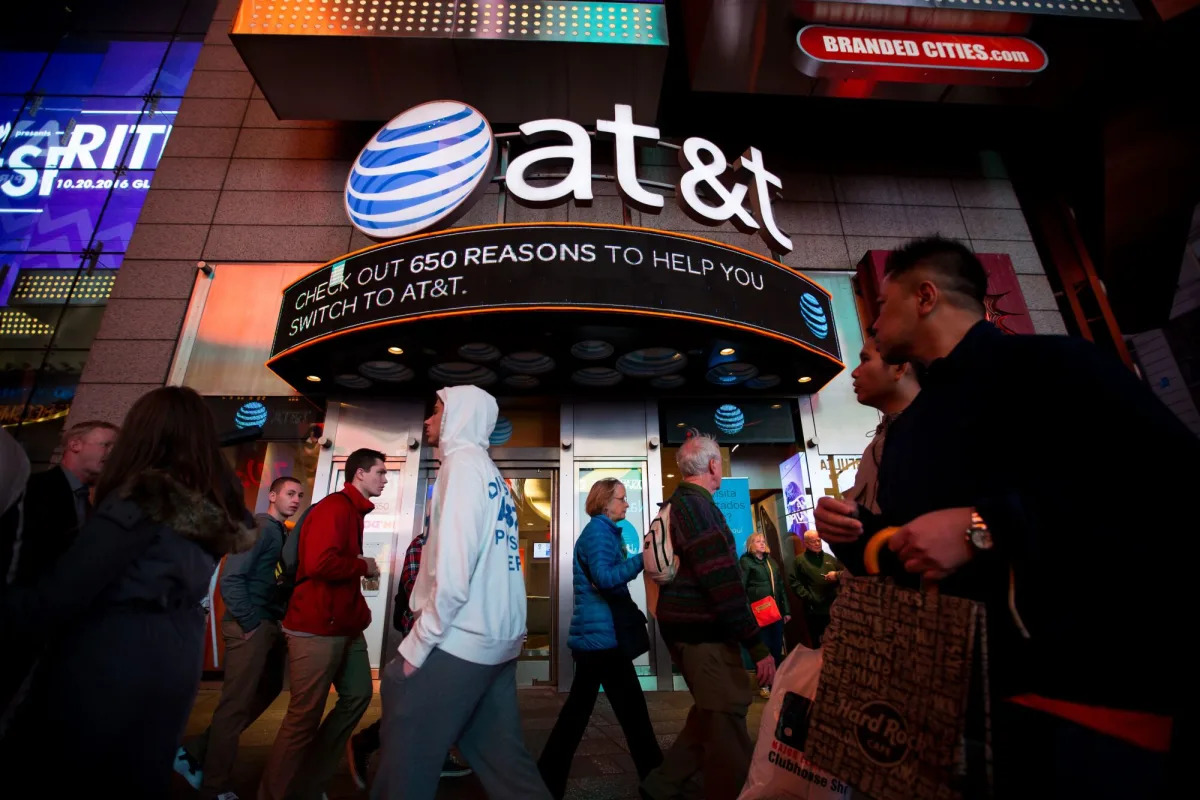 Featured image for AT&T Chooses Ericsson Over Nokia for $14 Billion Network Overhaul