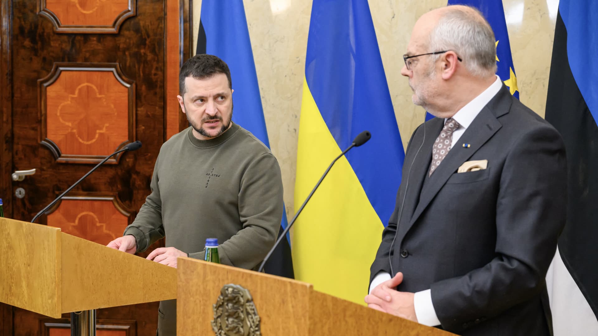 "US-Ukraine Assistance Stalls as Russia Gains Upper Hand"