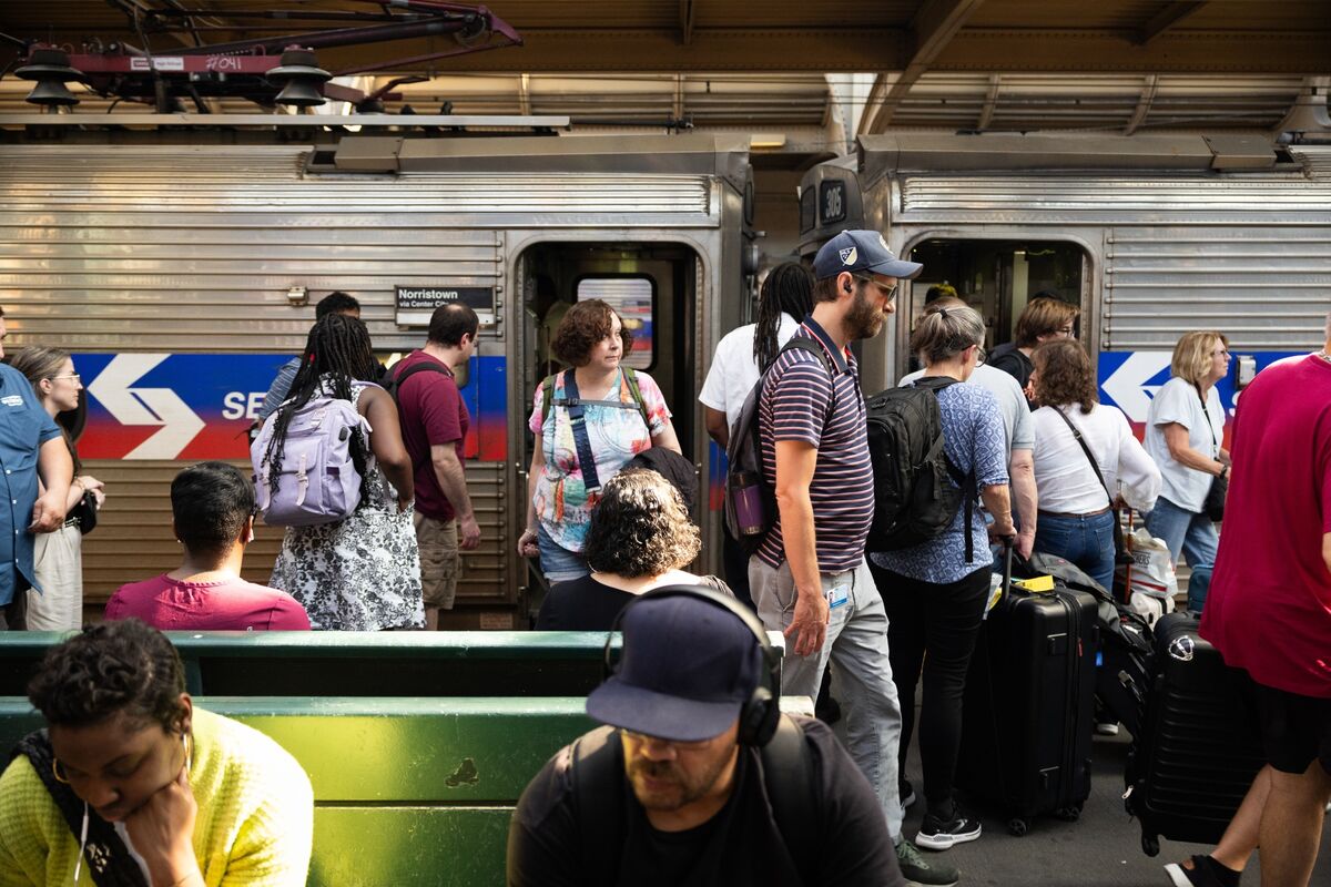 Featured image for FanDuel Boosts Transit for Eagles Season Opener Amid NFL Matchup