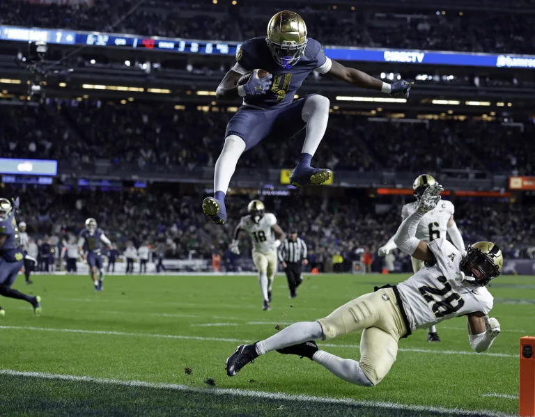Featured image for Notre Dame Dominates Army, Ends Undefeated Streak
