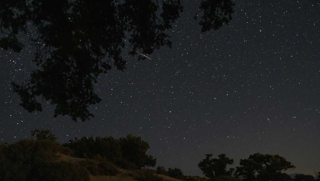 Featured image for "Guide to Viewing Tonight's Peak Quadrantid Meteor Shower Despite the Bright Moon"