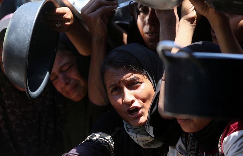 Featured image for Gazans Die Seeking Aid Amid Burial Shroud Shortage