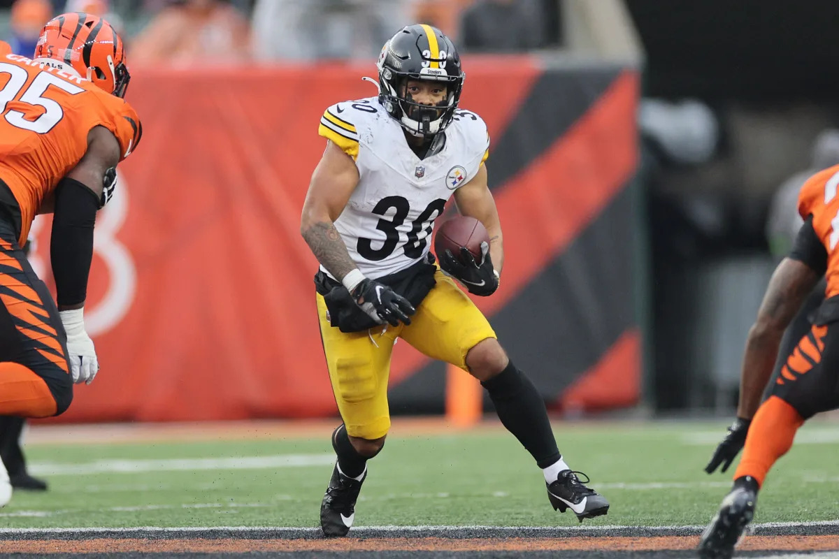 Featured image for Steelers RB Jaylen Warren criticizes George Pickens for lack of blocking