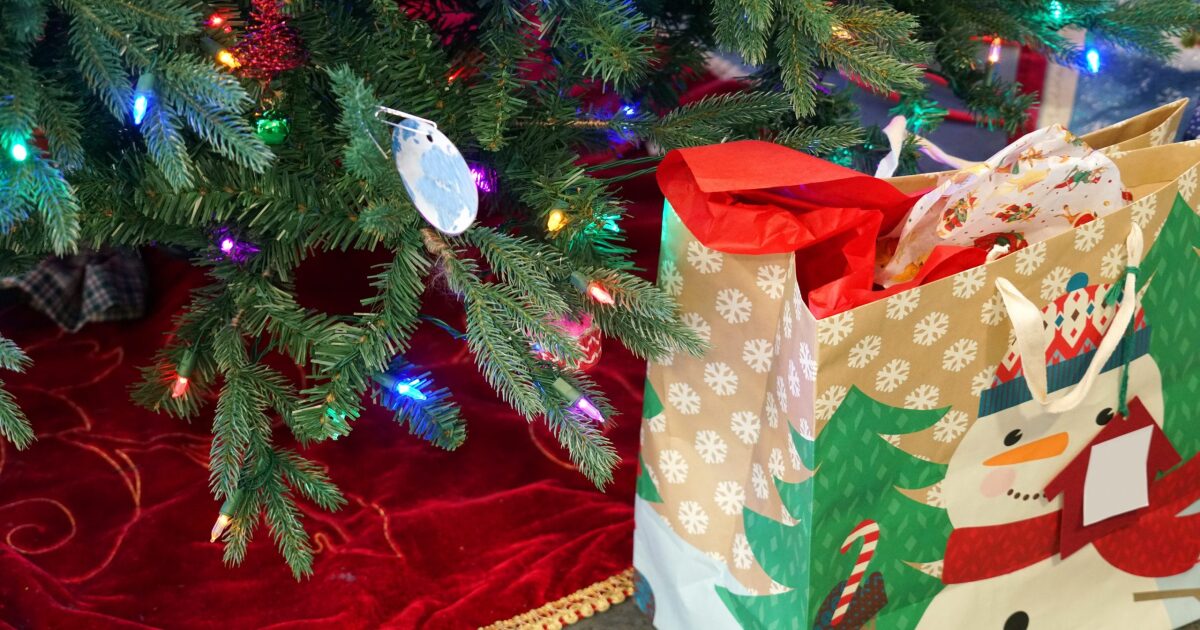 Featured image for Navigating Post-Holiday Returns: Tips, Fees, and Deadlines