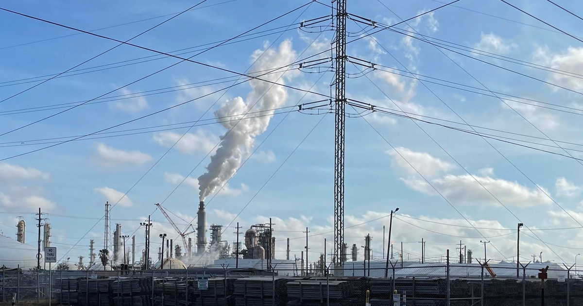 "Biden Administration Tightens Air Quality Regulations in Texas and Houston, Igniting Industry Backlash"