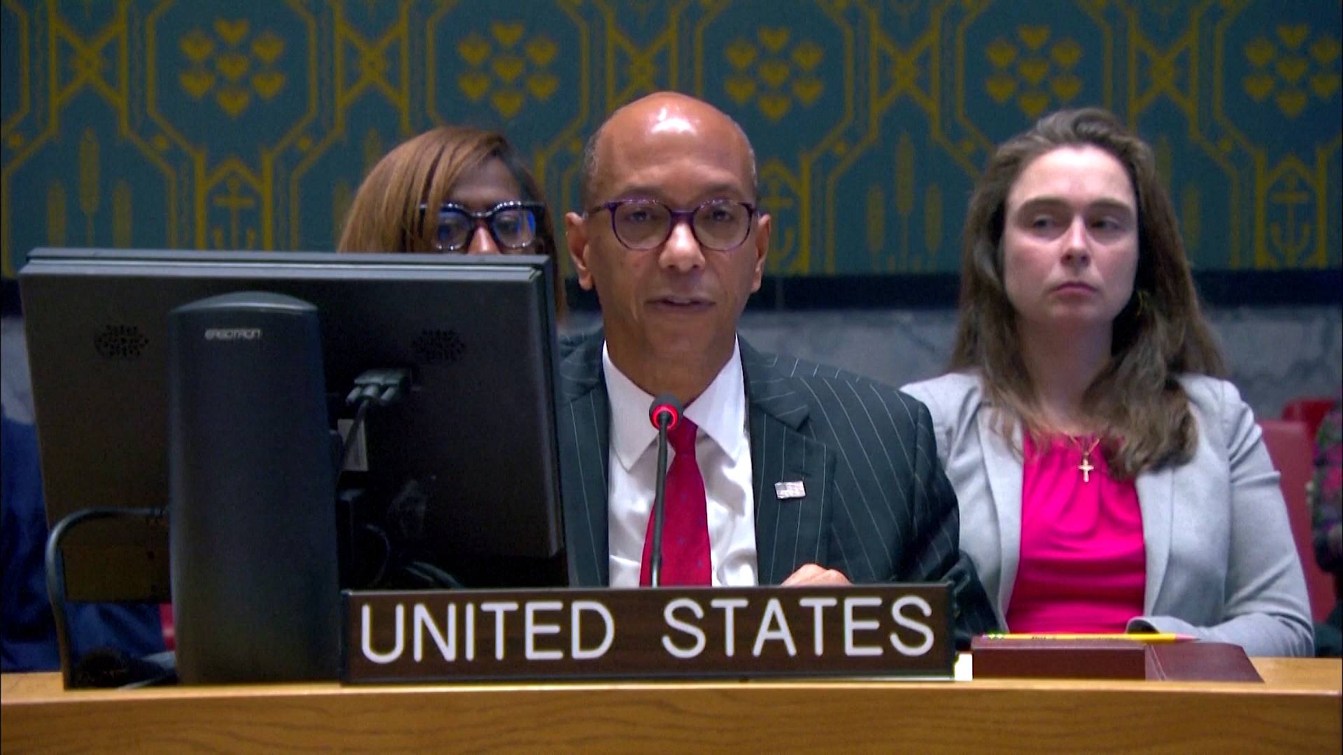 "World Calls for Ceasefire as Gaza Death Toll Surpasses 20,000 in Israel-Hamas Conflict"
