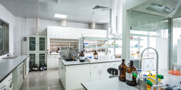 "AI-Powered Robot Chemist Revolutionizes Chemistry Research and Drug Development"