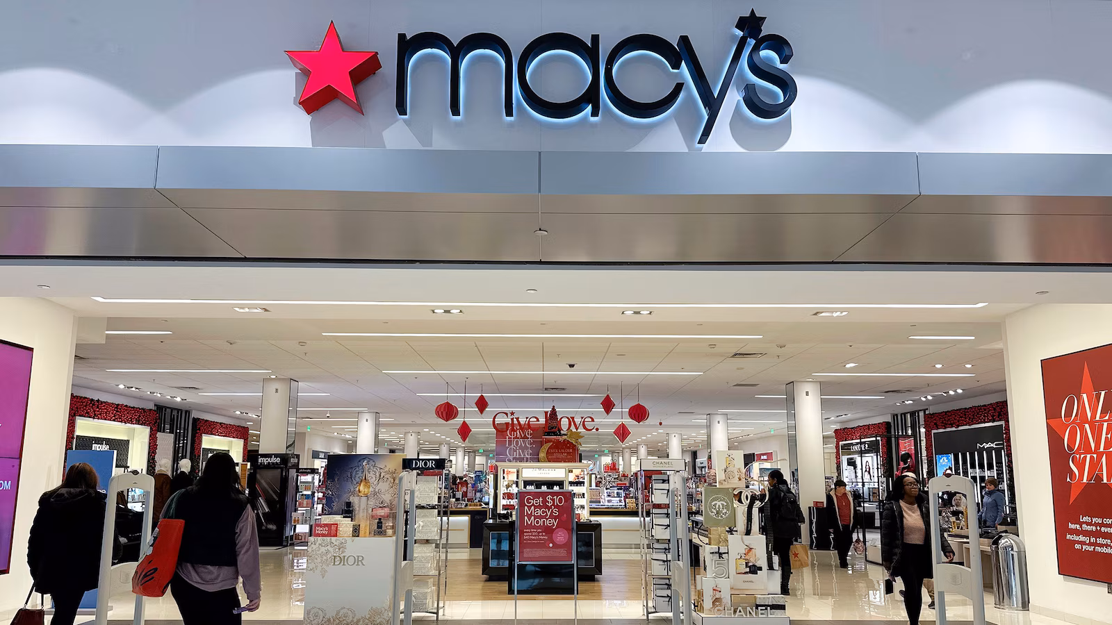 Featured image for Macy's Adjusts Outlook Amid Tariff Challenges Despite Strong Sales