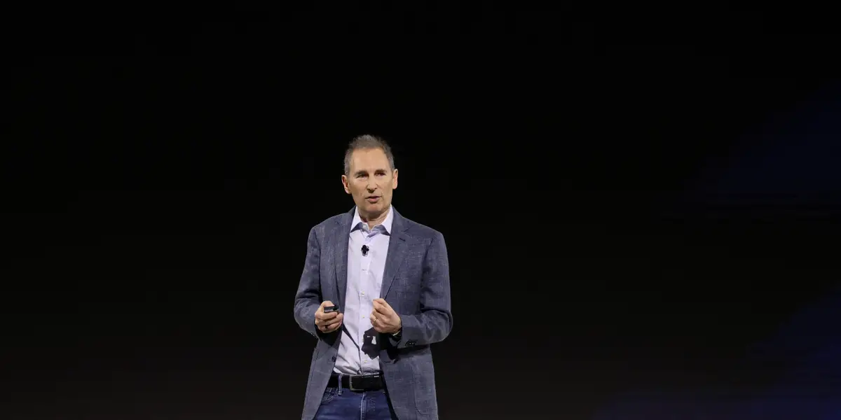 Featured image for Amazon Halts Hiring in Major Retail Division for 2023