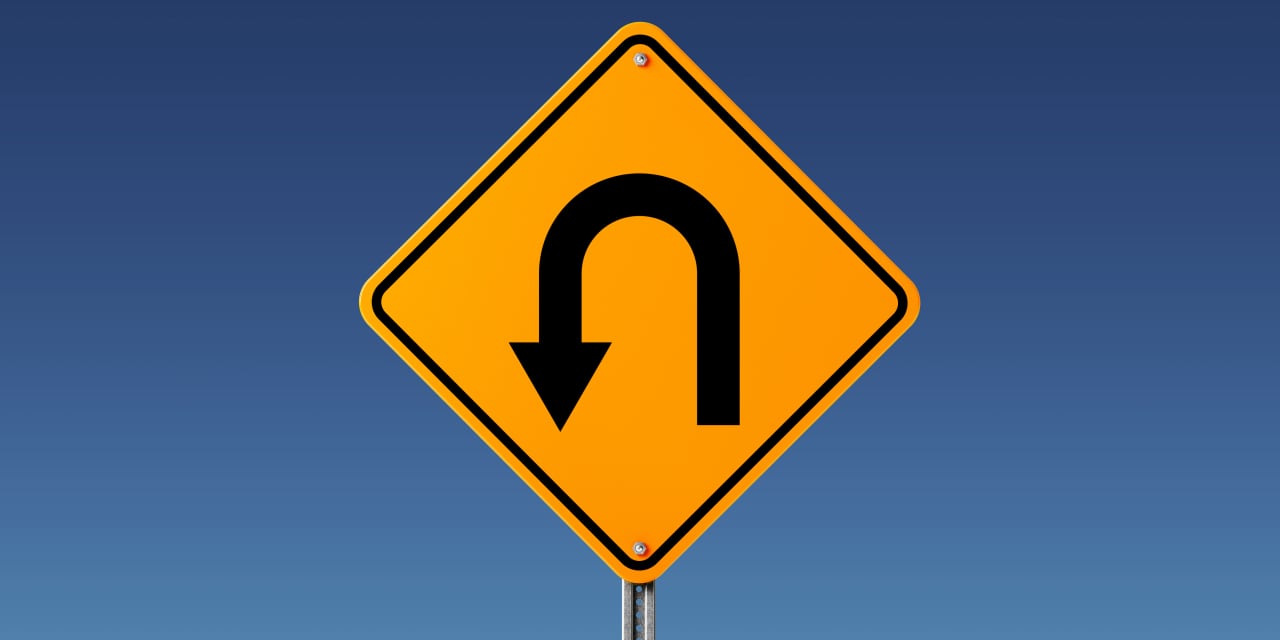 "Experts Warn of Looming Recession as Yield Curve Steepens"