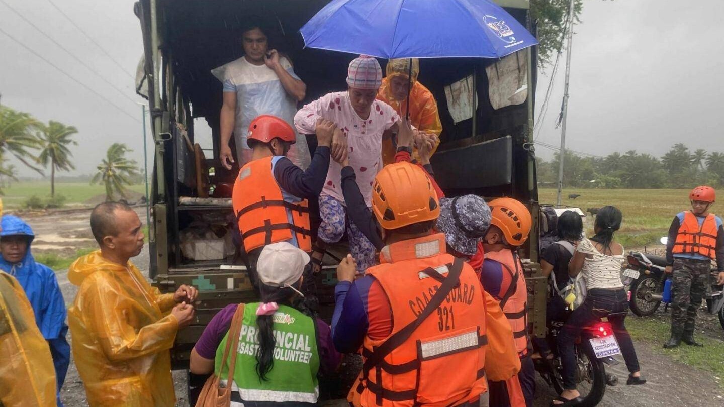 Featured image for Super Typhoon Fung-wong Strikes Philippines After Kalmaegi