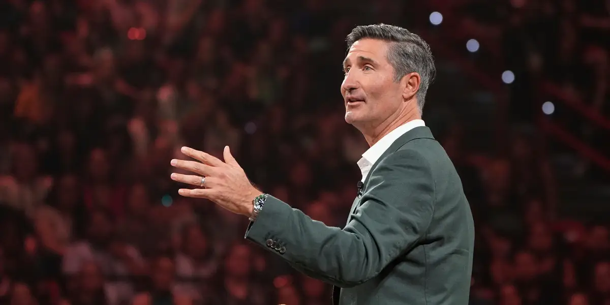 Featured image for CEO Brian Niccol's Quick 5-Minute Drive to Starbucks' New Office