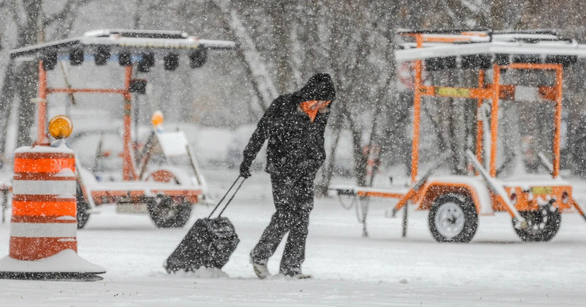 Featured image for Major Midwest Winter Storm Dumps Record Snow During Busy Travel Weekend