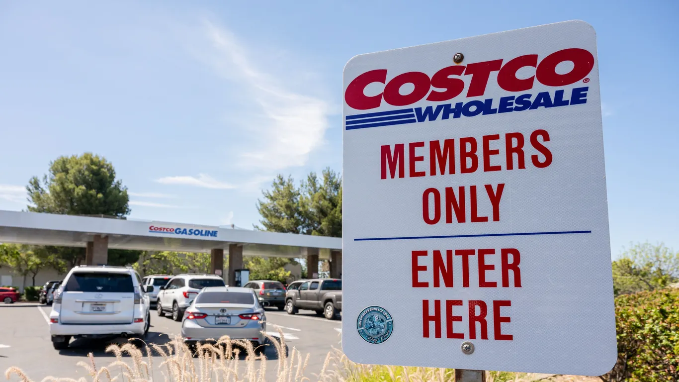 Featured image for Costco to Extend Hours for Executive Members Starting Monday
