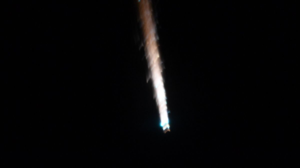 Featured image for Dramatic Photos Capture ISS Astronauts Witnessing Russian Cargo Ship's Fiery Demise