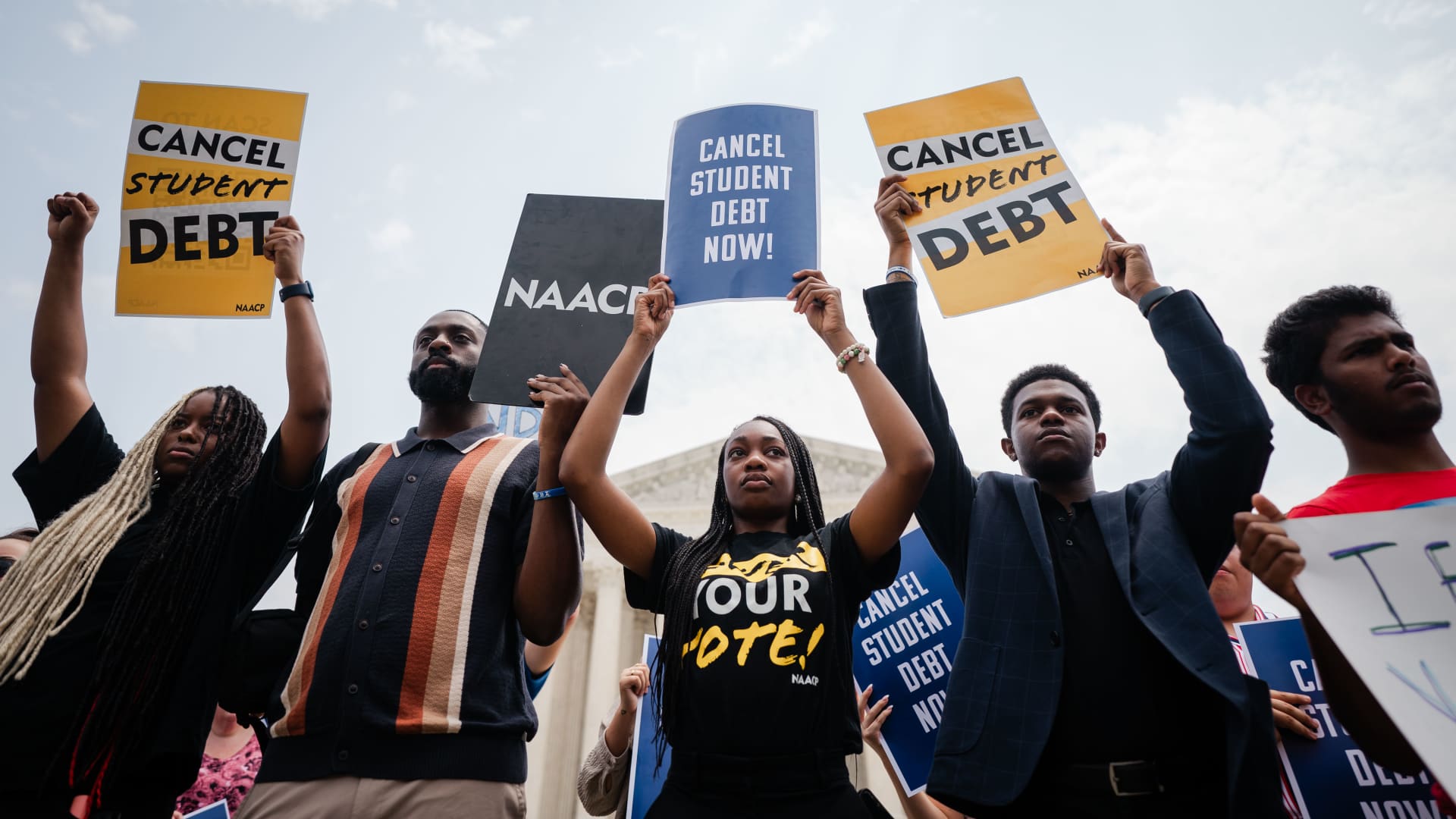 "Resumption of Student Loan Payments Sends Economic Ripples Across America"