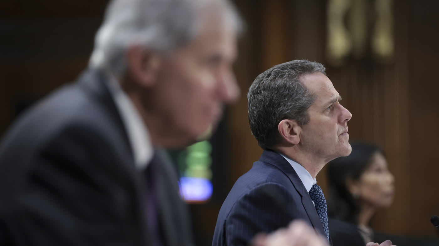 Senate hearing reveals failures and blame in Silicon Valley Bank's collapse.