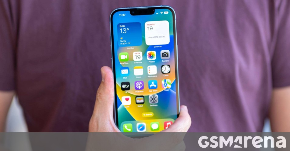 Featured image for "BOE Emerges as Top Supplier for iPhone SE 4 Displays, Samsung Declines"