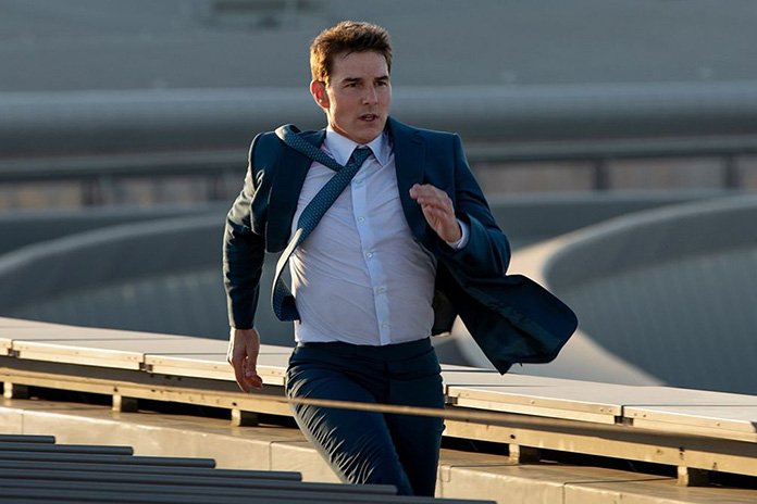 "Tom Cruise Announces New Film Partnership with Warner Bros. Discovery"
