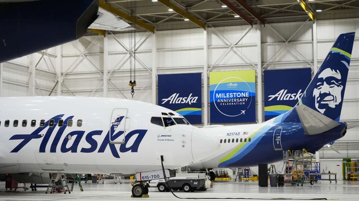 Featured image for Alaska Airlines resumes flights after IT outage causes delays