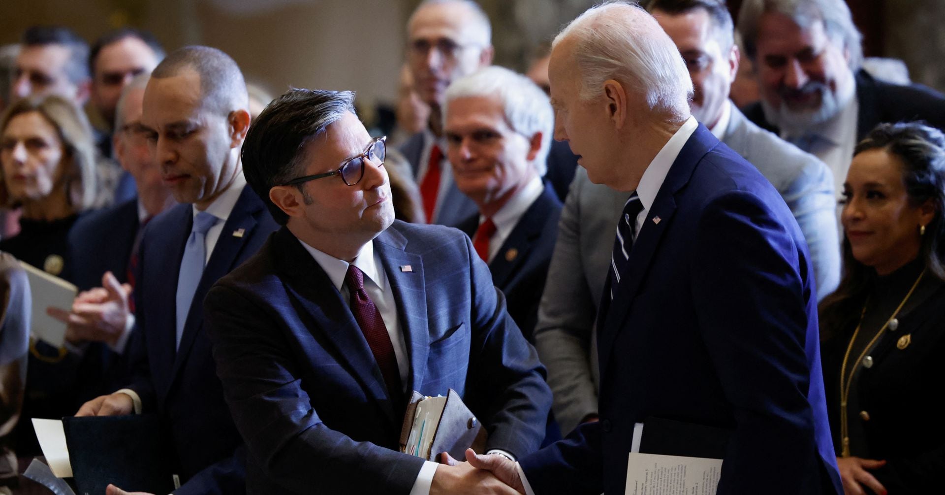 "Biden Open to Meeting Republican Leaders to Discuss Ukraine Aid and Border Issues"