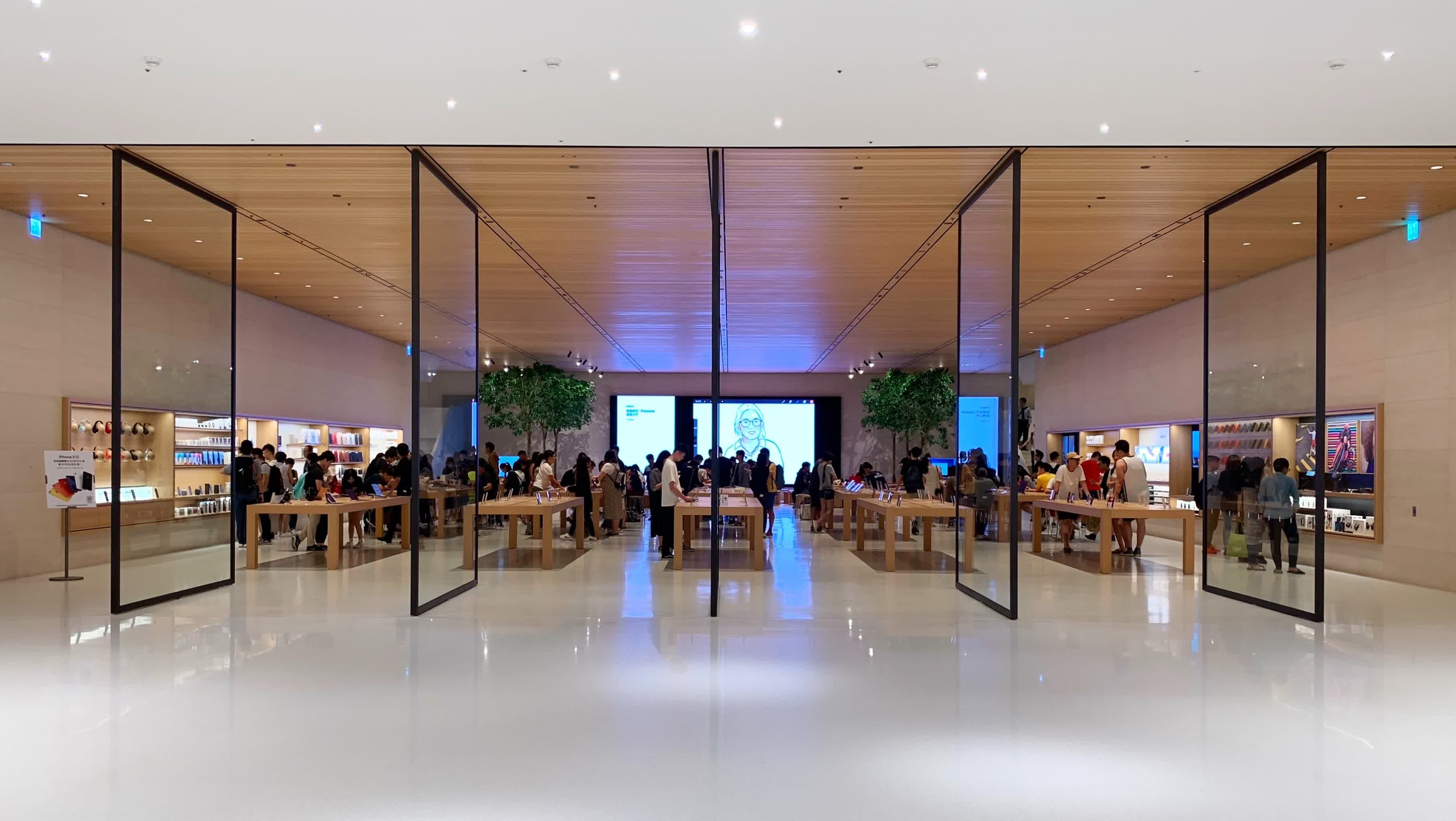 Apple Store Robbed of $500K Worth of iPhones in Daring Heist