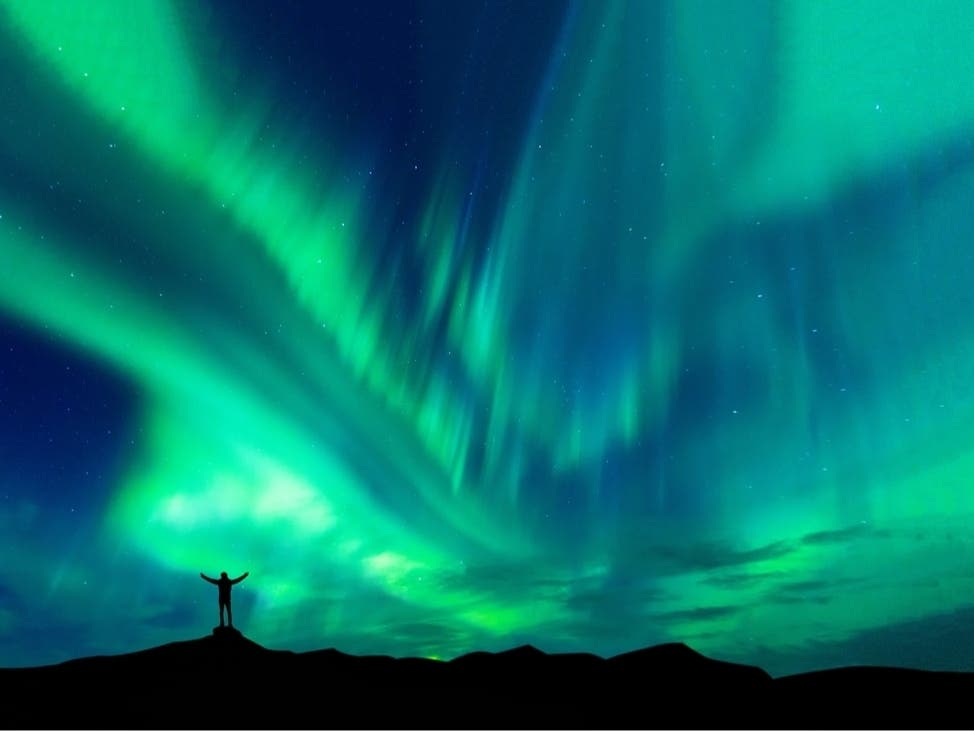 Featured image for "2024 Forecast: Northern Lights Visible in Canadian Cities and Southern US States"