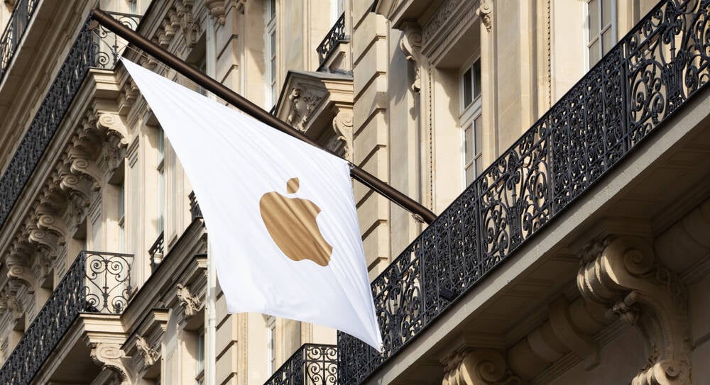 Featured image for "Apple's EU Web App Policy Shift and Security Plan Revealed in iOS 17.4 Update"