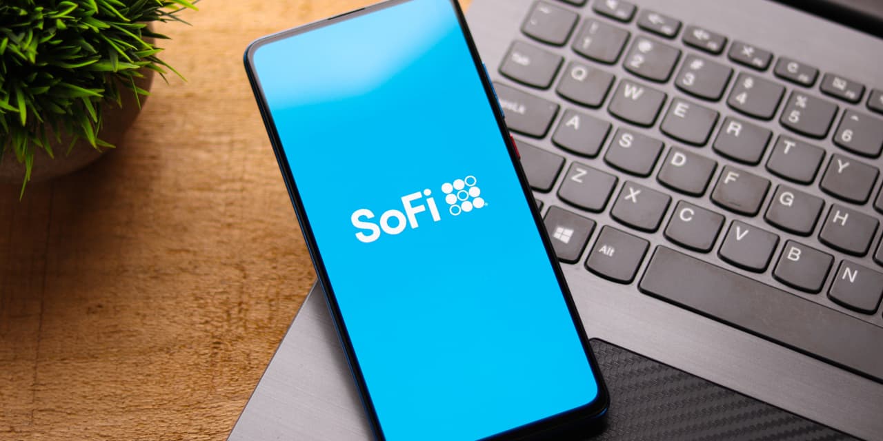 Featured image for "SoFi's Rollercoaster: Analyst Downgrades and the Debate Over Lower Rates"