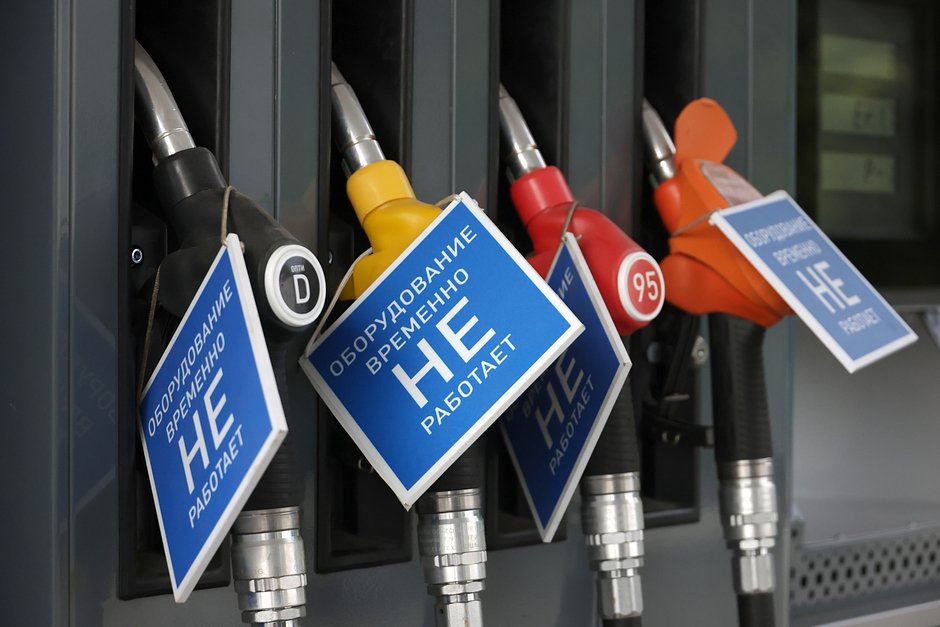 Featured image for Ukraine's Attacks Trigger Fuel Crisis in Russia