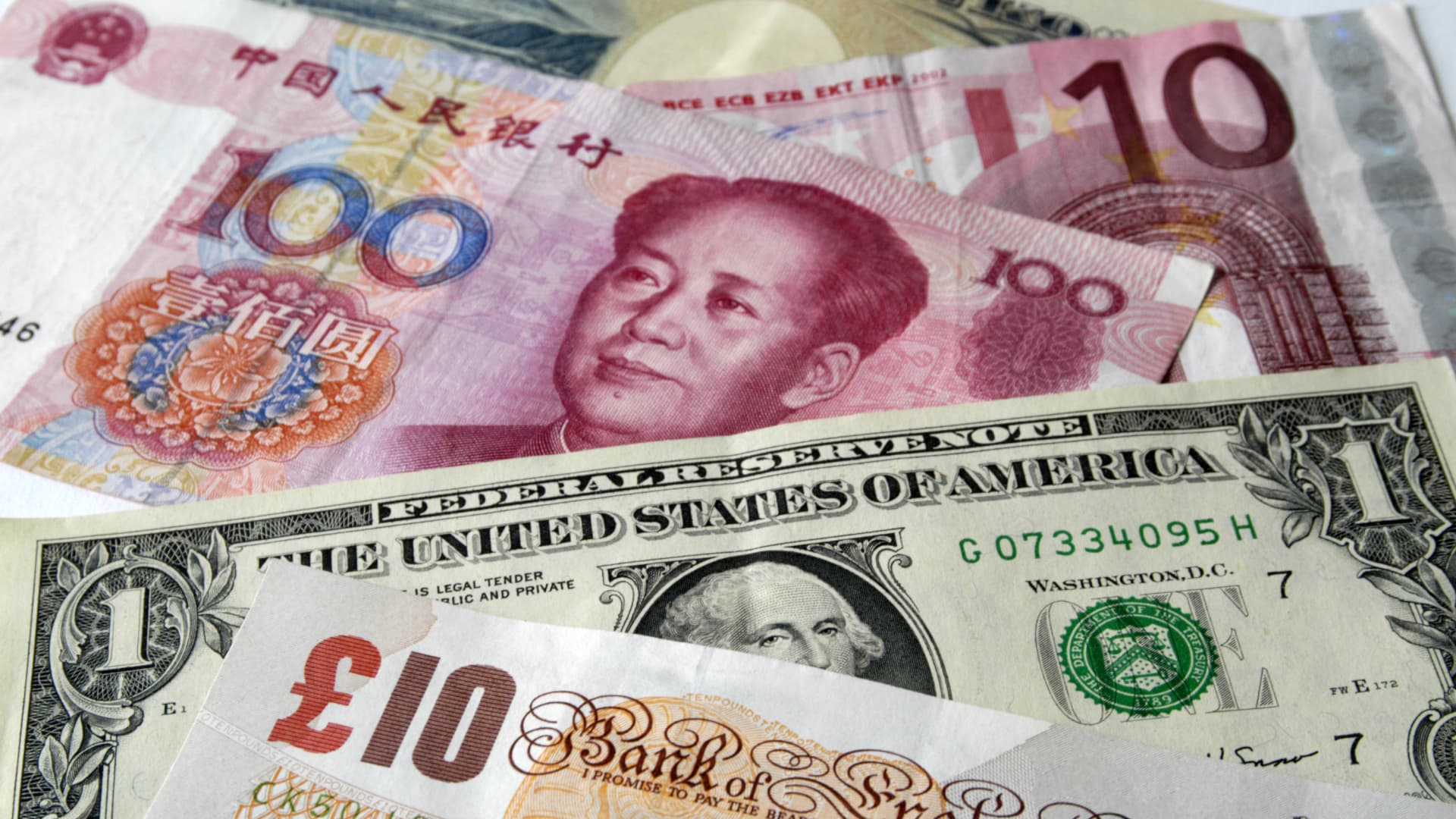 Featured image for Dollar Slightly Declines Against Yen Amid Data and Central Bank Moves