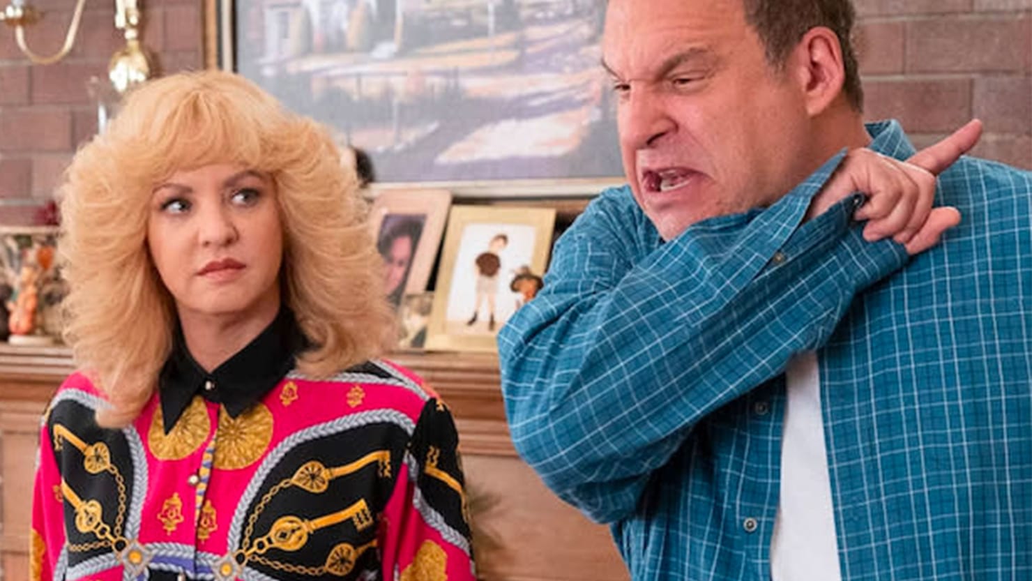Featured image for Wendi McLendon-Covey Speaks Out on Jeff Garlin's Exit from 'The Goldbergs'