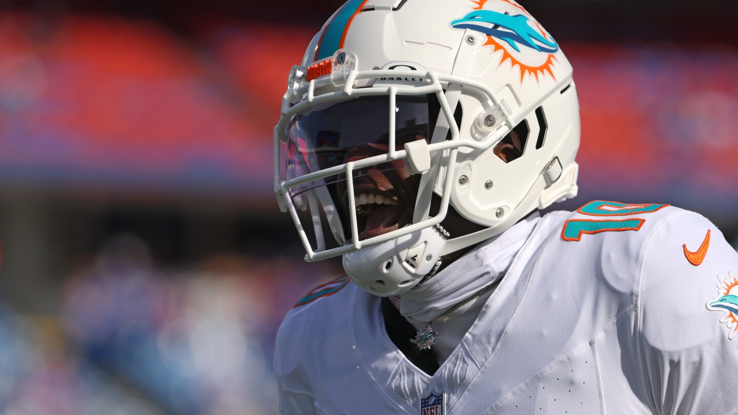 Tyreek Hill's Wrist Injury Clouds Dolphins' Week 10 Plans