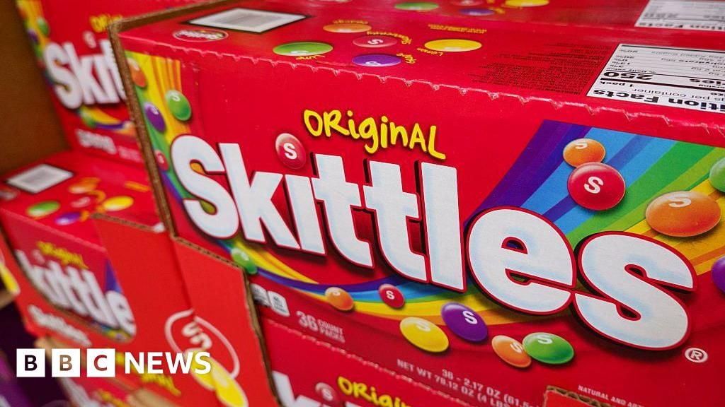 Featured image for Mars Discontinues Controversial Skittles Color Additive